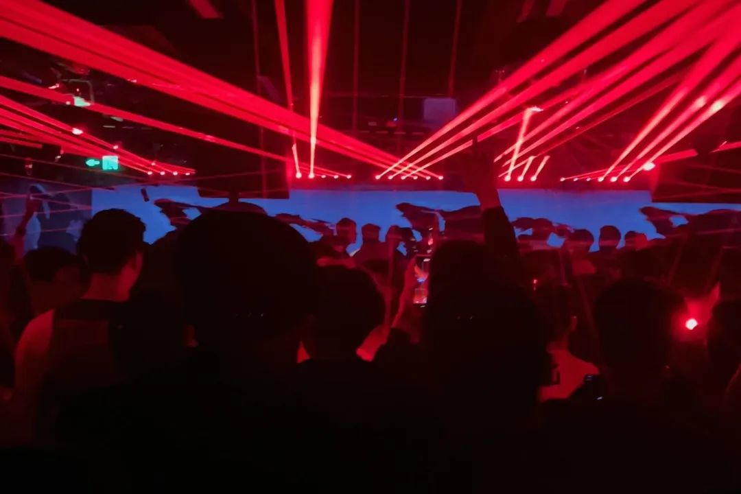 上海，正在流行“晚6早5”的生活模式