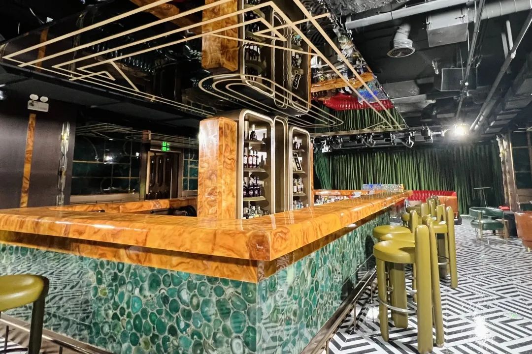 上海，正在流行“晚6早5”的生活模式