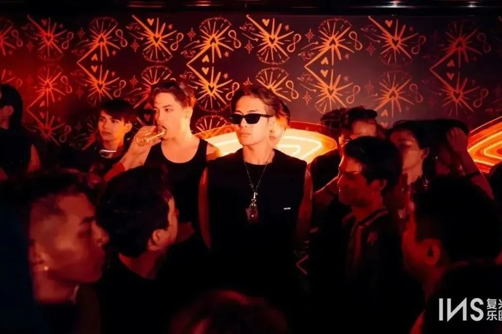 上海，正在流行“晚6早5”的生活模式