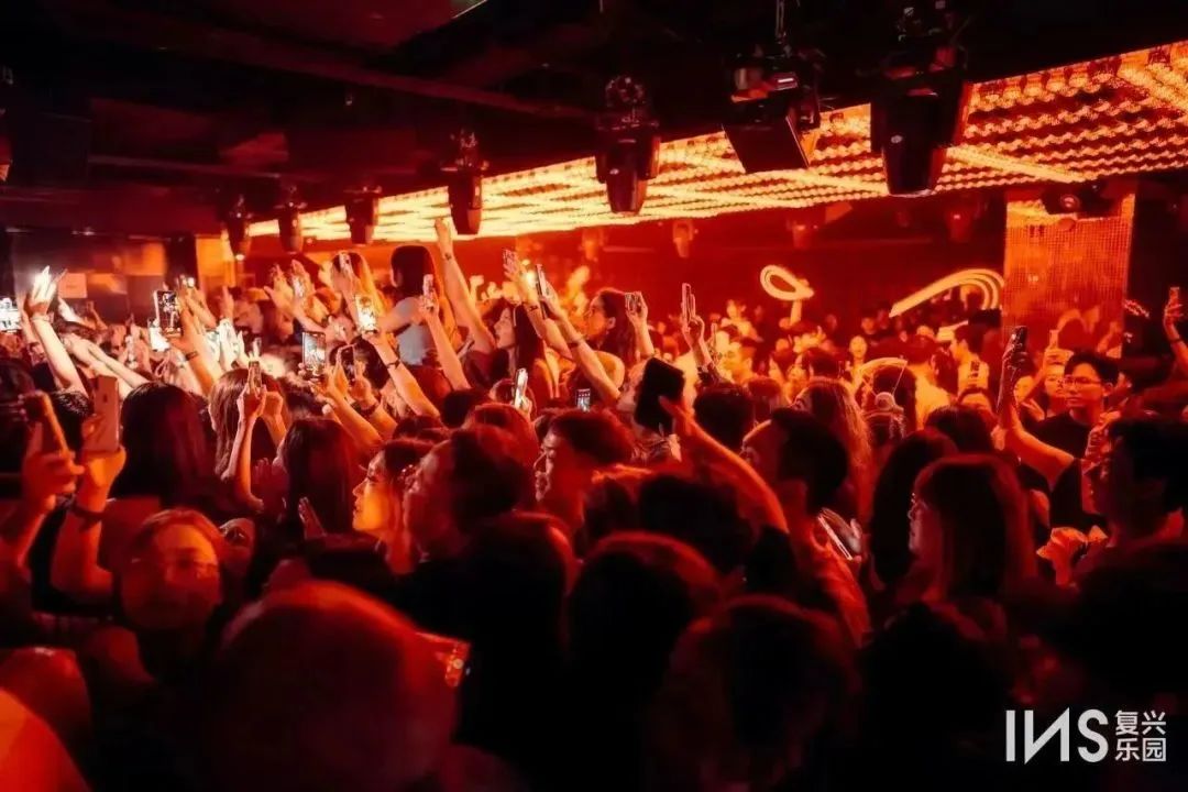 上海，正在流行“晚6早5”的生活模式