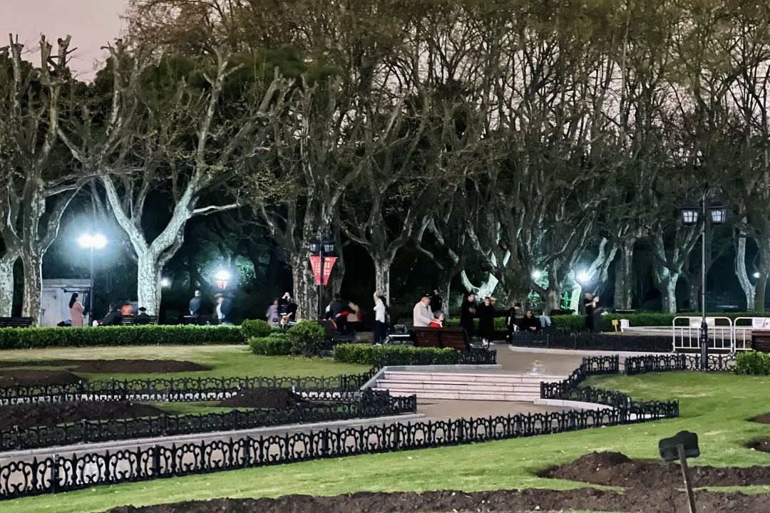 上海，正在流行“晚6早5”的生活模式