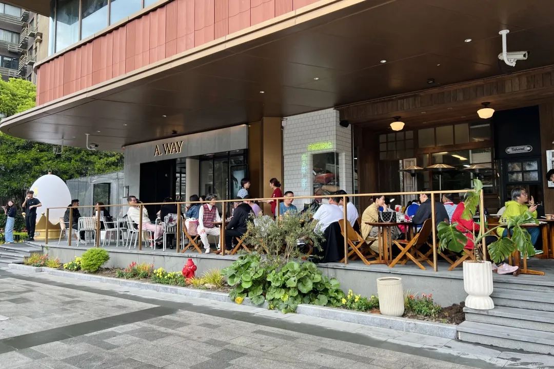 上海，正在流行“晚6早5”的生活模式