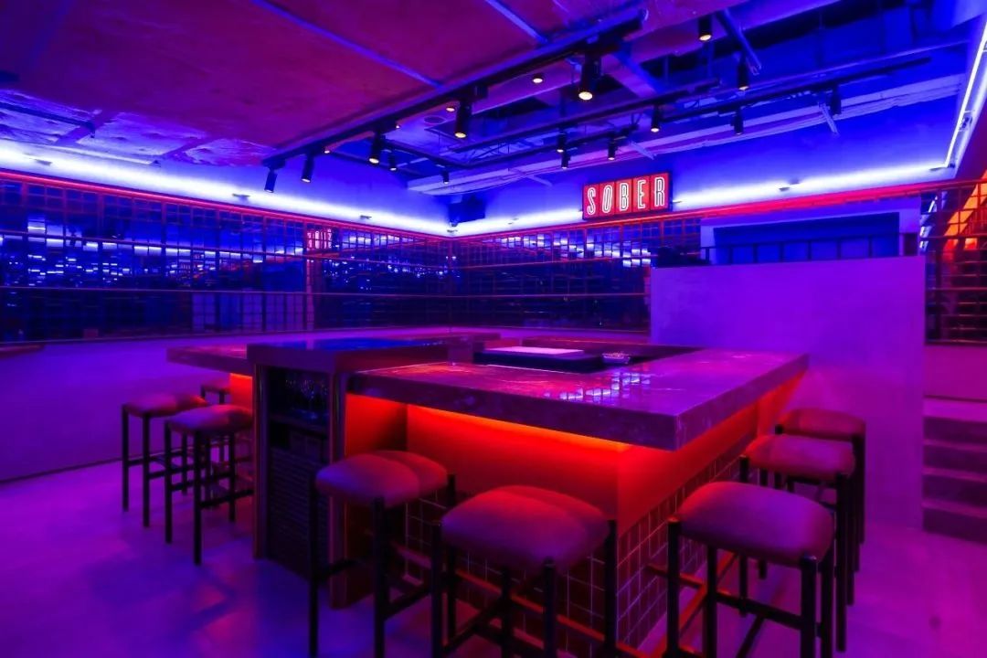 上海，正在流行“晚6早5”的生活模式