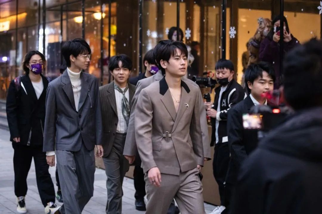 上海，正在流行“晚6早5”的生活模式