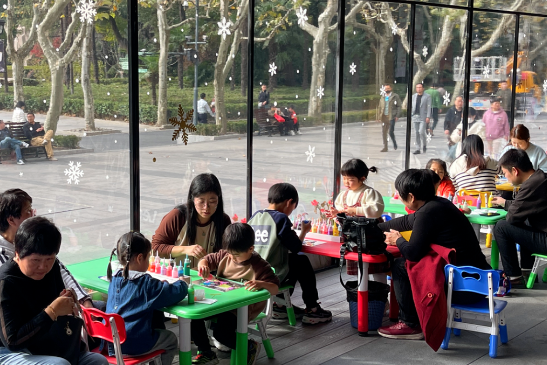 上海，正在流行“晚6早5”的生活模式