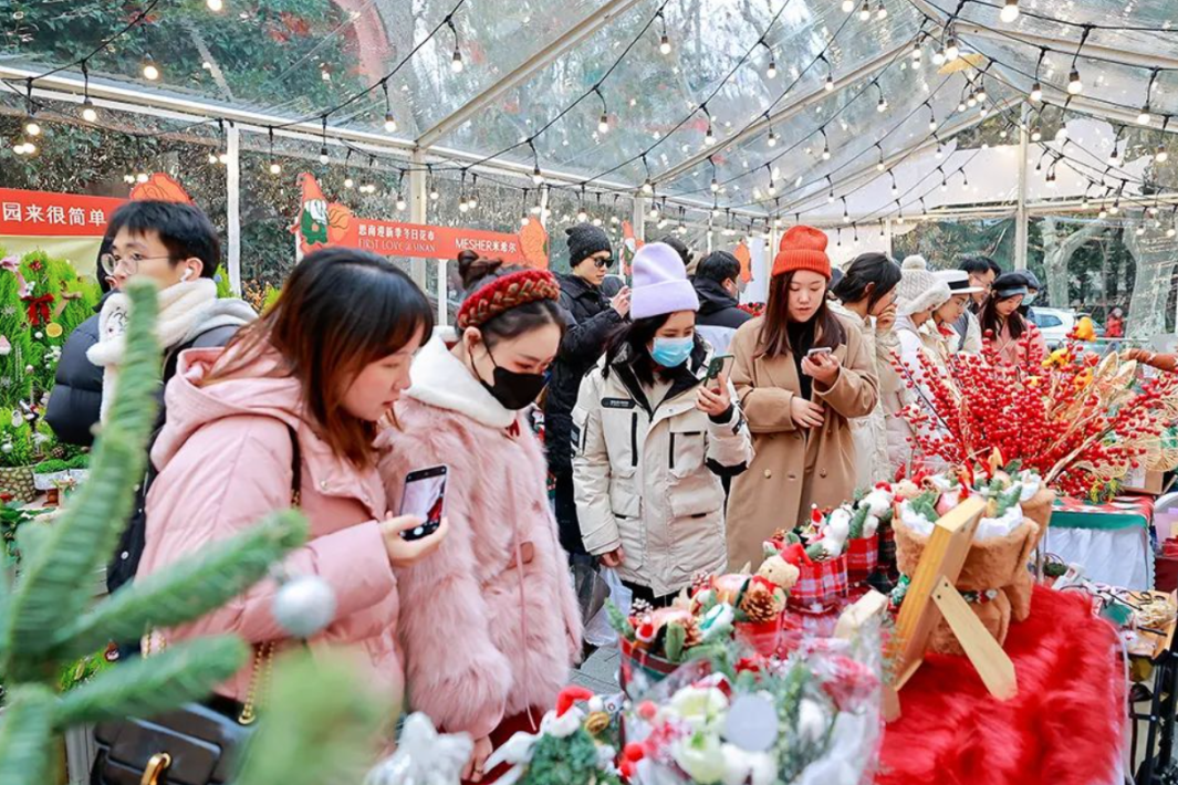 上海，正在流行“晚6早5”的生活模式