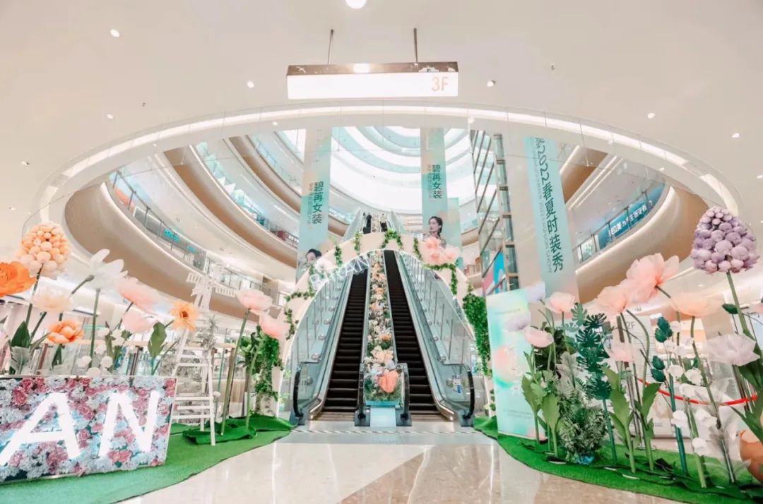 无锡恒隆广场又和扶梯“杠”上了