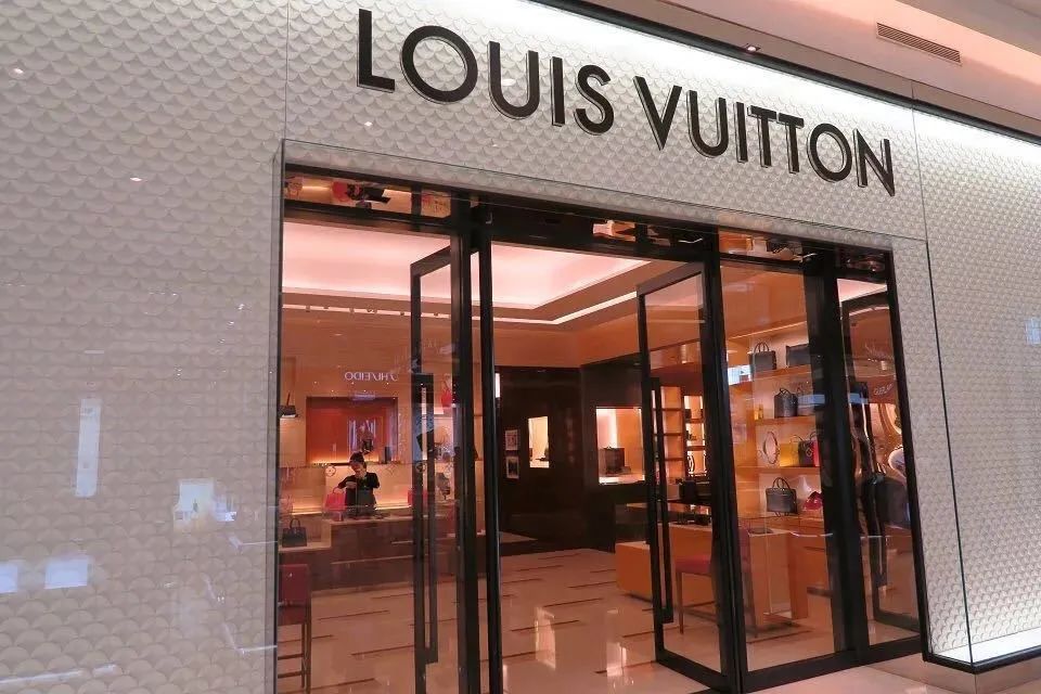 1300平双层大店！LV抄底香港时代广场？