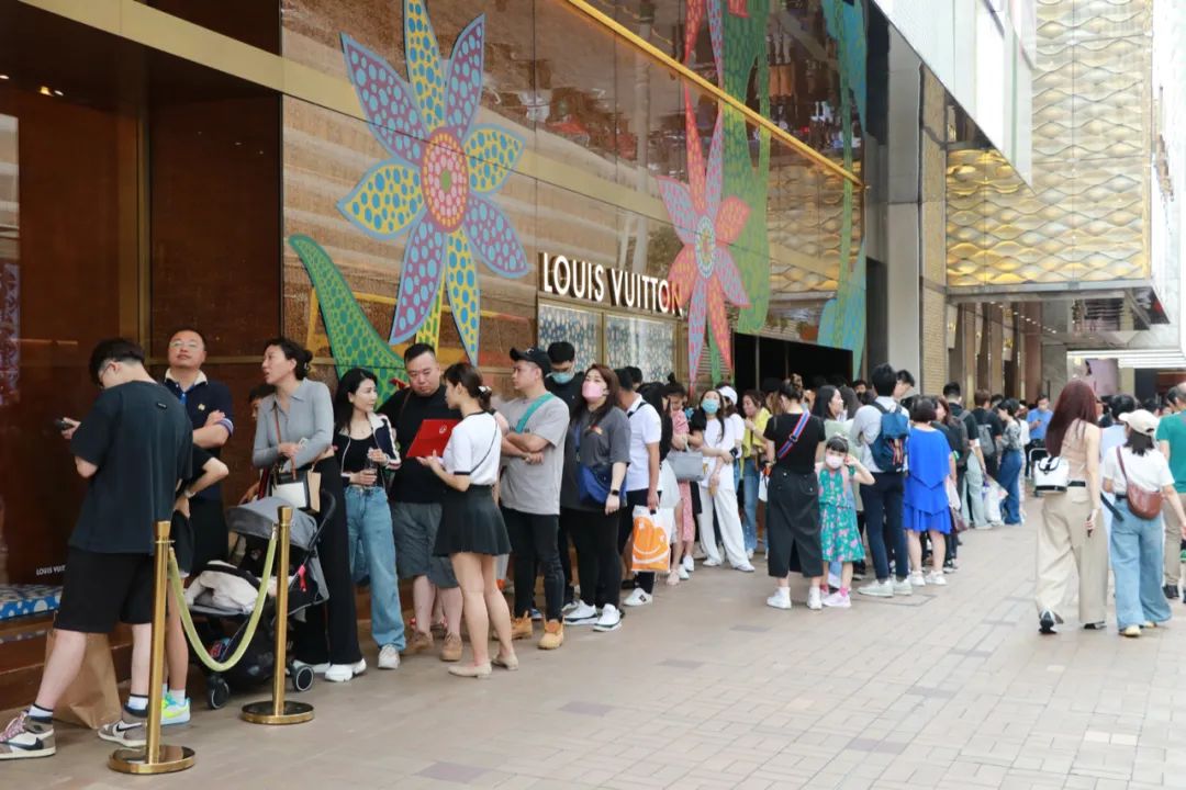 1300平双层大店！LV抄底香港时代广场？