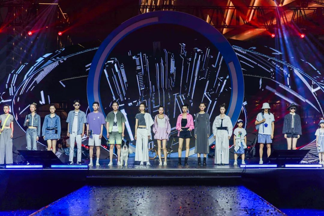 线下商业的新发现，我爱你·五月，是谁与郁可唯站在了一起