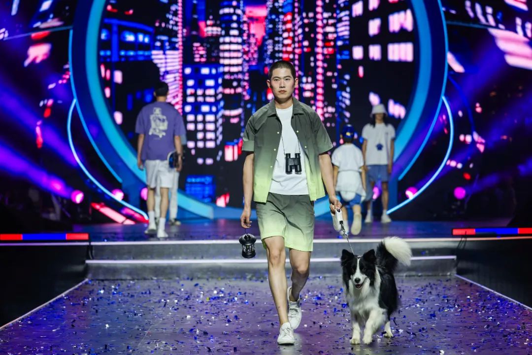 线下商业的新发现，我爱你·五月，是谁与郁可唯站在了一起