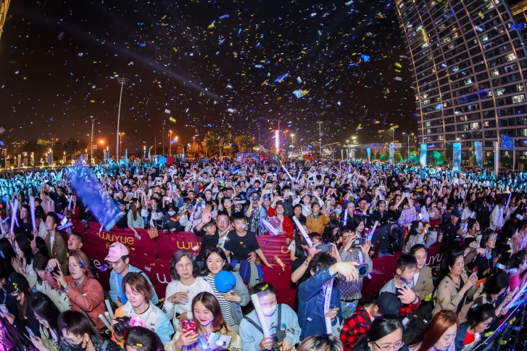 线下商业的新发现，我爱你·五月，是谁与郁可唯站在了一起