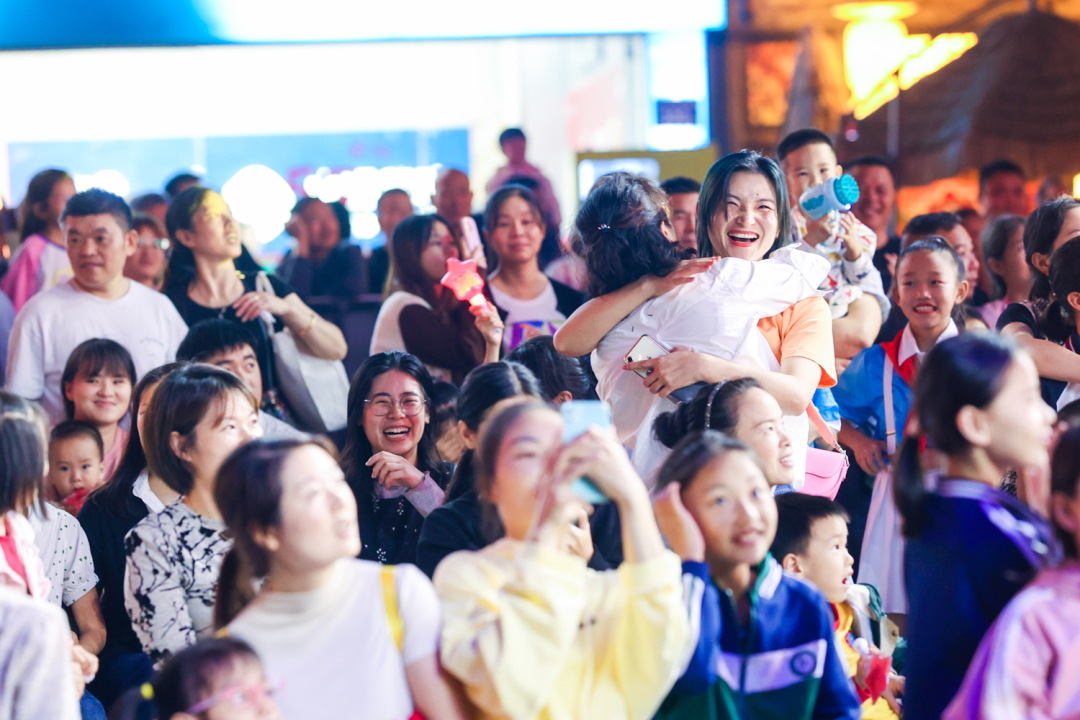 线下商业的新发现，我爱你·五月，是谁与郁可唯站在了一起