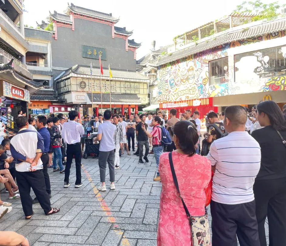 有人生意惨淡、有人客流爆棚，深圳这个商圈“冰火两重天”？！
