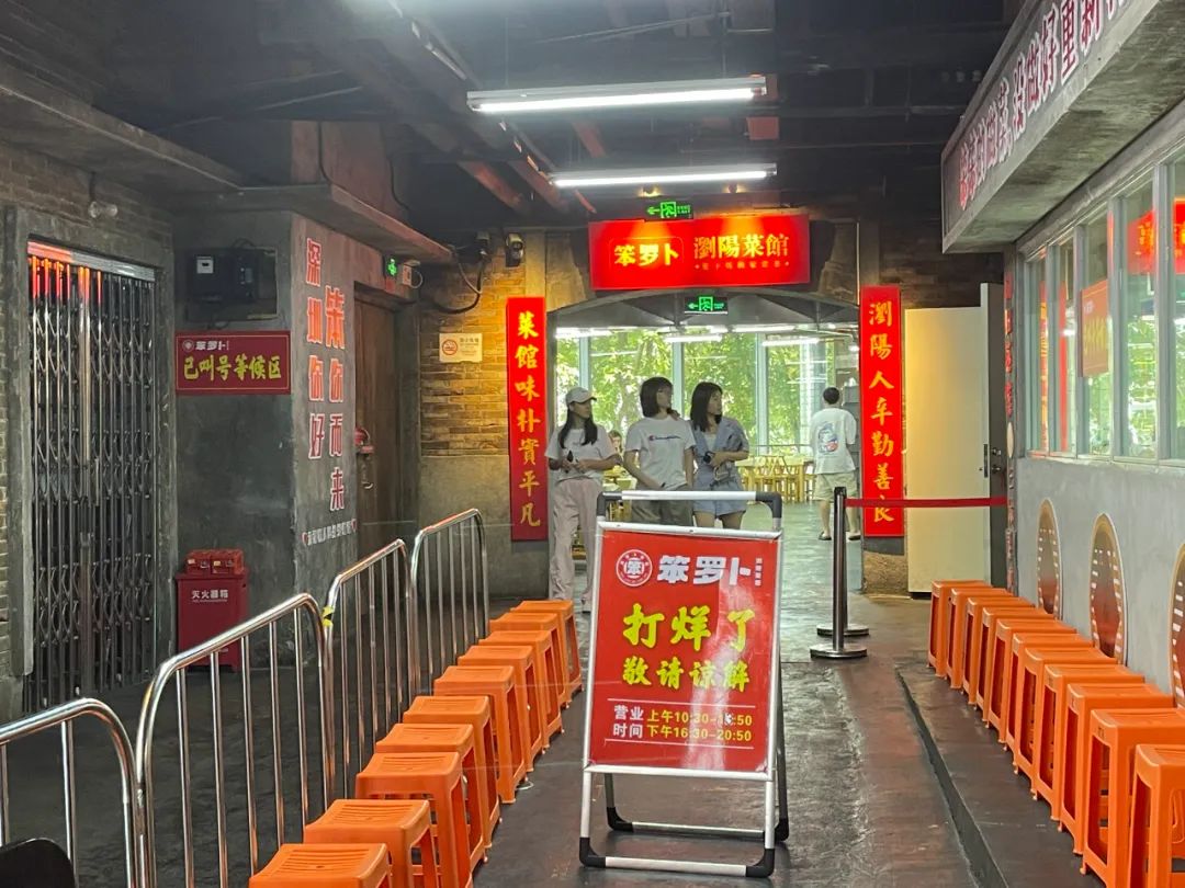 有人生意惨淡、有人客流爆棚，深圳这个商圈“冰火两重天”？！