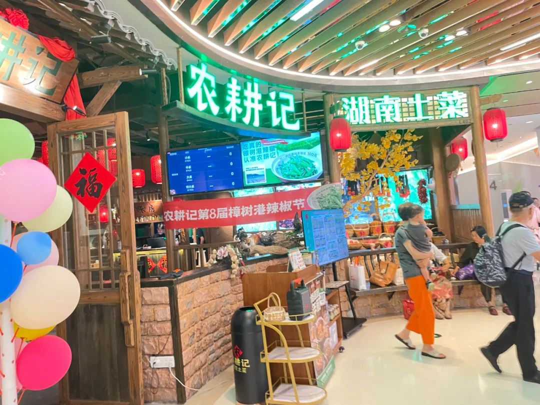 有人生意惨淡、有人客流爆棚，深圳这个商圈“冰火两重天”？！