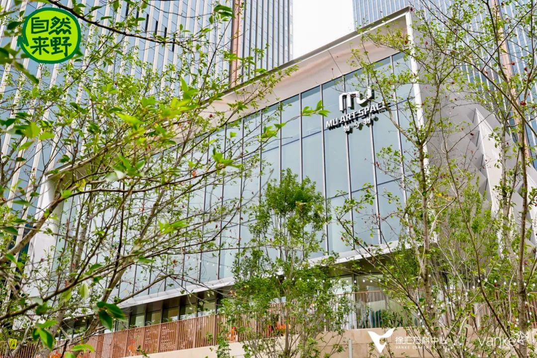 实探徐汇万科广场，看见一座「包围式」公园商业