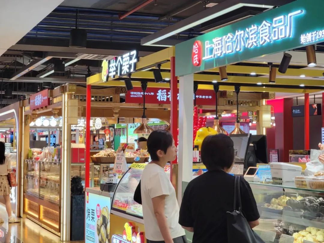 加得 | 上海购物中心越开越多，时髦阿姨大爷们为何口袋有钱还是“没啥可买”？