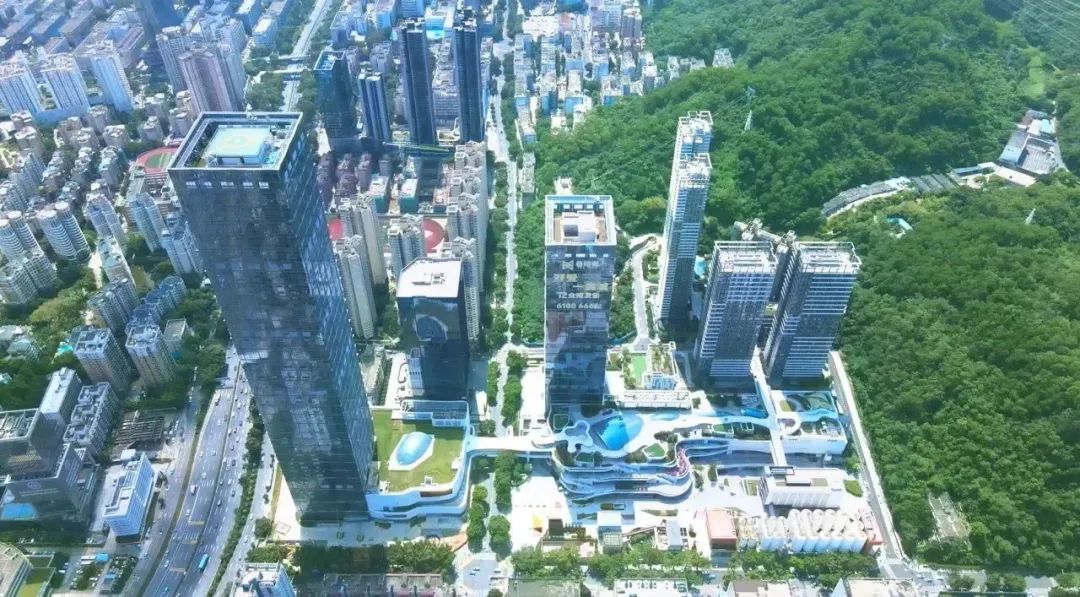 不靠颜值靠「废土」，商业空间“摆烂”了？