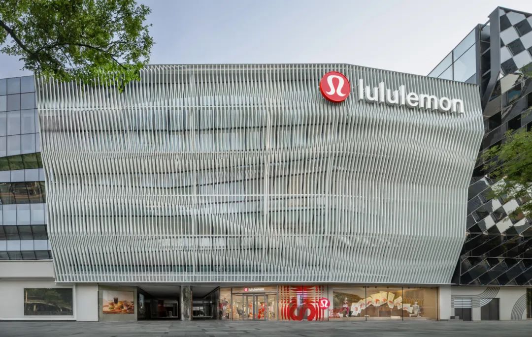 lululemon北京最大门店开业，但国内的中产女孩也不够用了