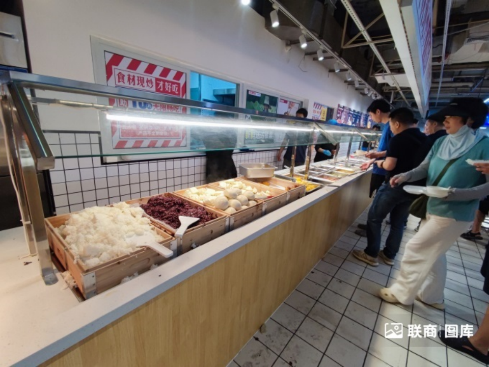商超巨头密集开“食堂”，谁会去吃？