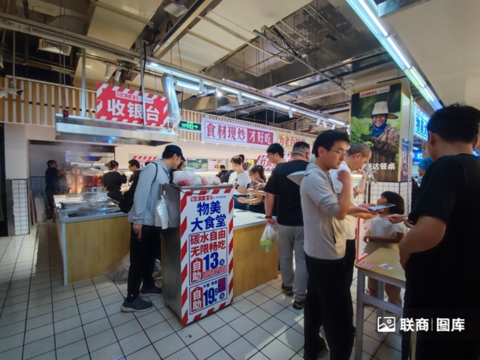 商超巨头密集开“食堂”，谁会去吃？