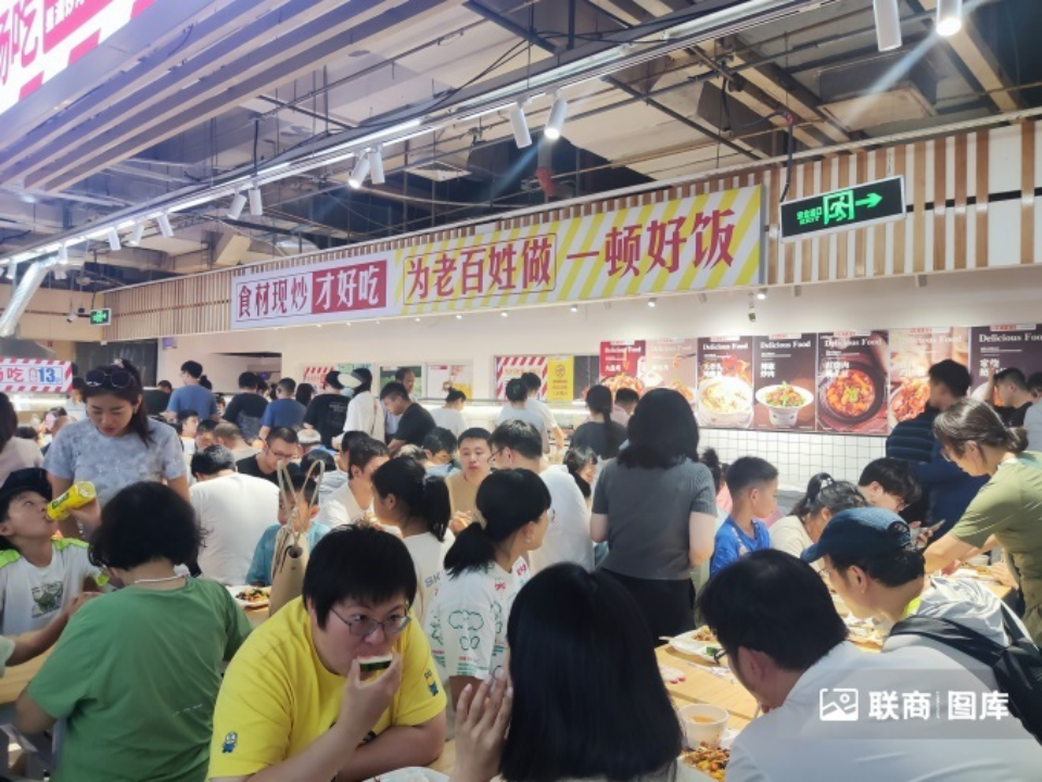 商超巨头密集开“食堂”，谁会去吃？