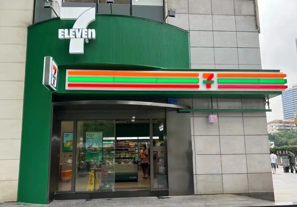 商超巨头密集开“食堂”，谁会去吃？