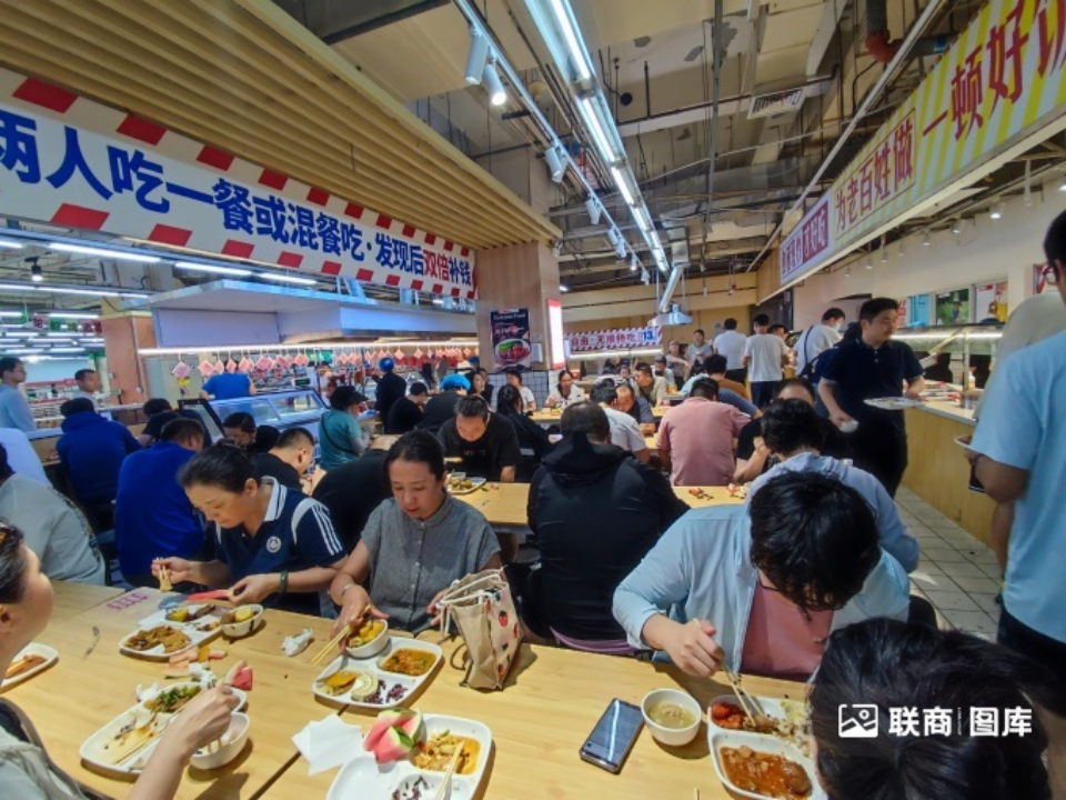 商超巨头密集开“食堂”，谁会去吃？
