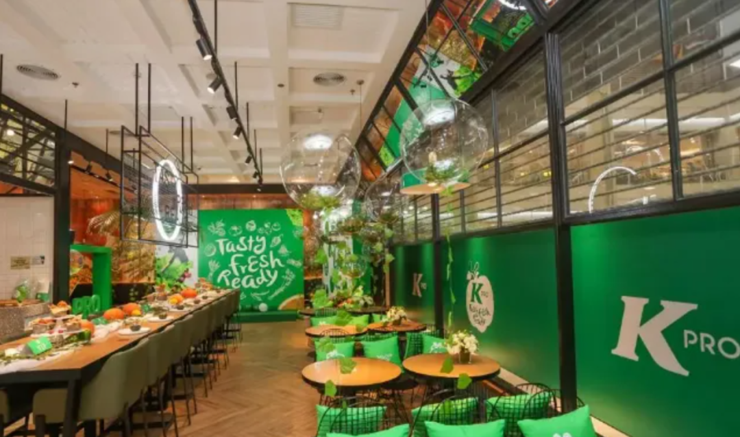 LV北京旗舰店延期开业；霸王茶姬开进大学；百联青浦奥莱二期启动；Moncler或收购BURBERRY