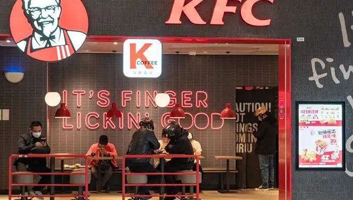 LV北京旗舰店延期开业；霸王茶姬开进大学；百联青浦奥莱二期启动；Moncler或收购BURBERRY