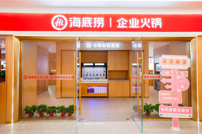 LV北京旗舰店延期开业；霸王茶姬开进大学；百联青浦奥莱二期启动；Moncler或收购BURBERRY