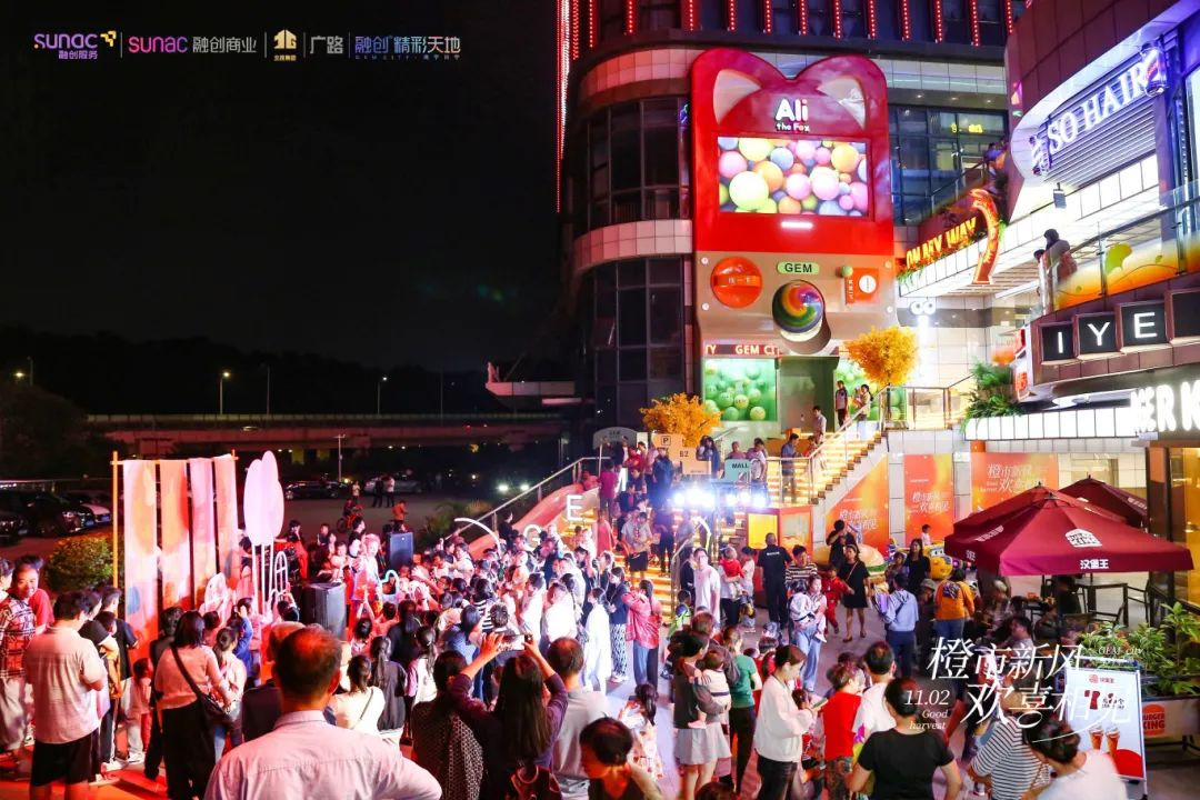 LV北京旗舰店延期开业；霸王茶姬开进大学；百联青浦奥莱二期启动；Moncler或收购BURBERRY